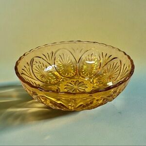 Vintage Anchor Hocking 1960’s Glass Star Cameo Amber Medallion Serving Bowl
